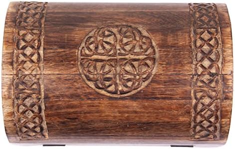 Rustikalni drveni nakit čuva kutiju za odlaganje s keltskim rezbarijama ruku