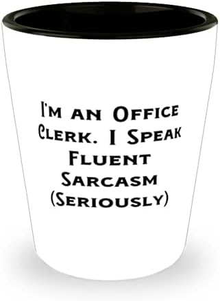 Ja sam uredski službenik. Tečno govorim sarkastično: čaša, keramička šalica za uredskog službenika, inspiracija za uredskog službenika