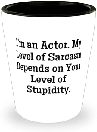 Neprikladan glumac popio je čašu, ja sam glumac. Moja razina sarkazma ovisi o Vašem, poklon kolegama, kompliment prijateljima